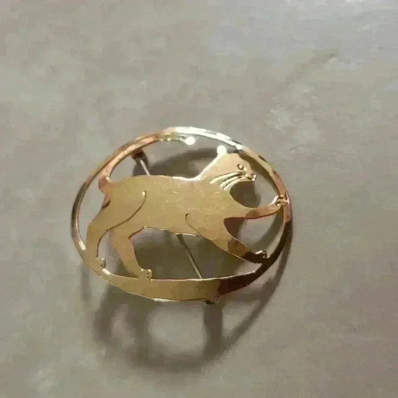 Wild bryde cat feline kitten pin brooch pin Gold Plated Lightweight Cat Pin - Picture 3 of 16